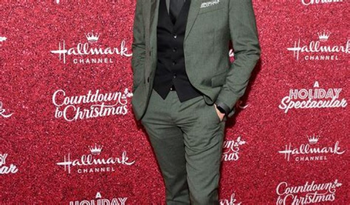 Niall Matter Height, Weight, Net Worth, Age, Birthday, Wikipedia, Who, Nationality, Biography