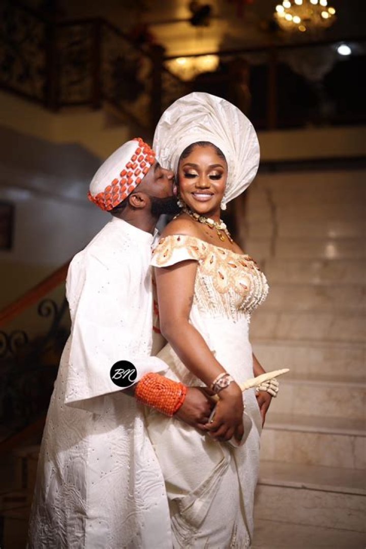 
Nigerian Singer, Davido, Allegedly Weds Chioma Rowland Traditionally 