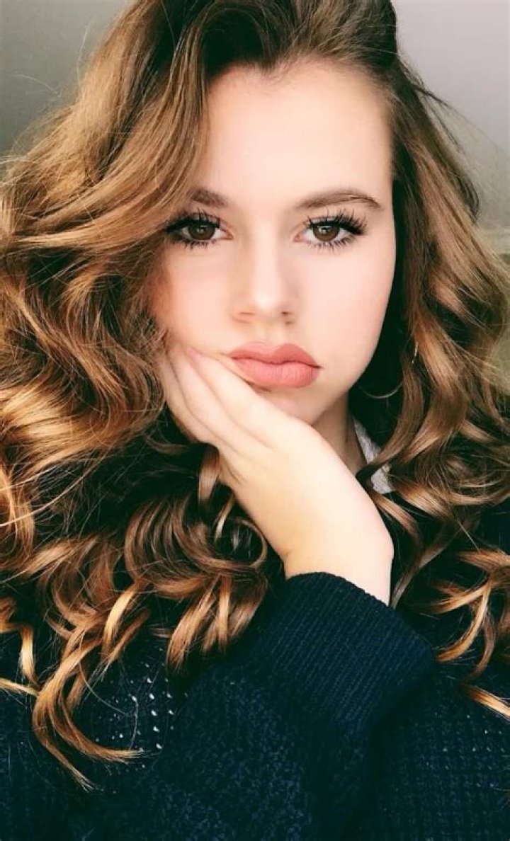 Nina Houston Height, Weight, Net Worth, Age, Birthday, Wikipedia, Who, Instagram, Biography