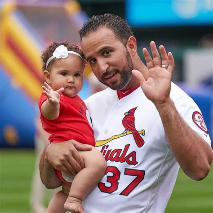 
Oliver Marmol is Married to Wife: Amber Marmol. Kids: Riley. 