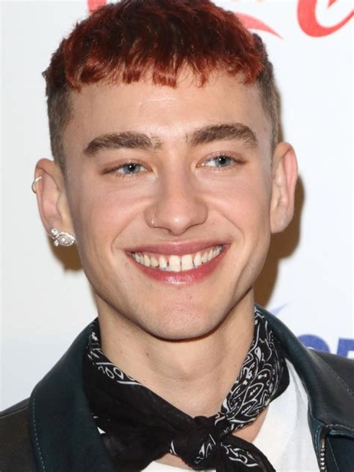 Olly Alexander Height, Weight, Net Worth, Age, Birthday, Wikipedia, Who, Nationality, Biography