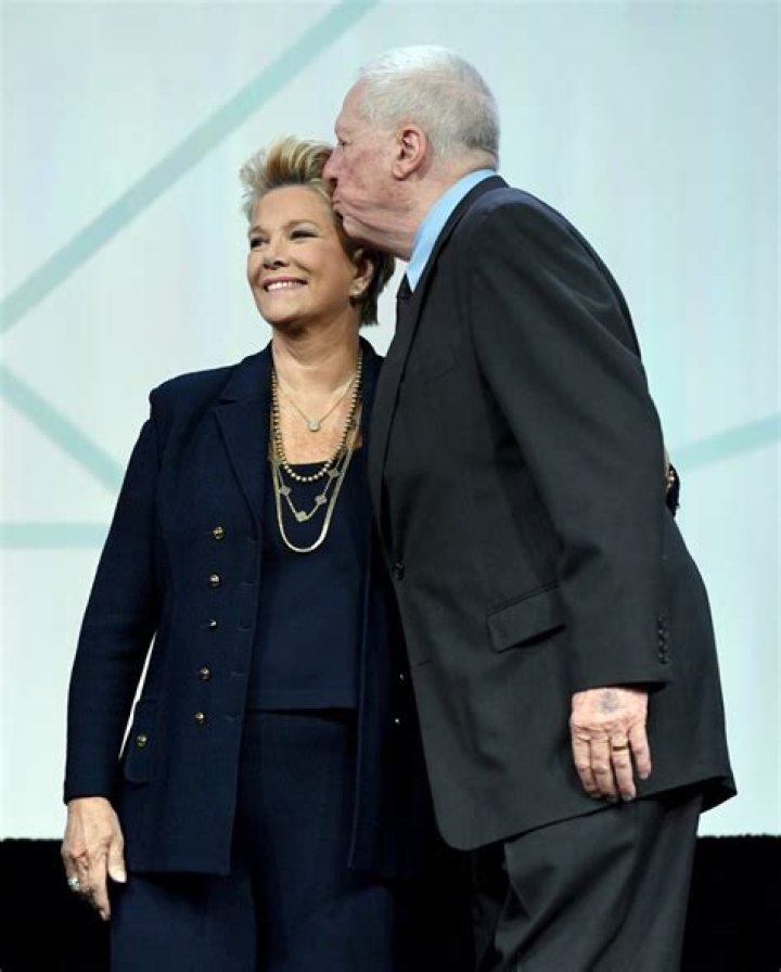 
Phil Hartman Height, Weight, Net Worth, Age, Birthday, Wikipedia, Who, Instagram, Biography 