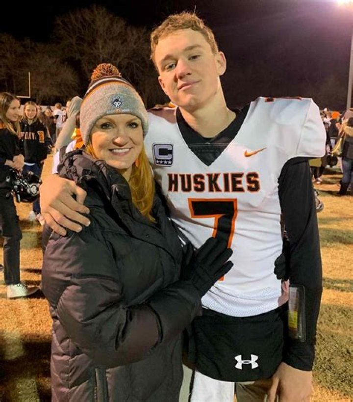 
Pioneer Woman Ree Drummond’s Youngest Son Todd Played His Last High School Football Game 