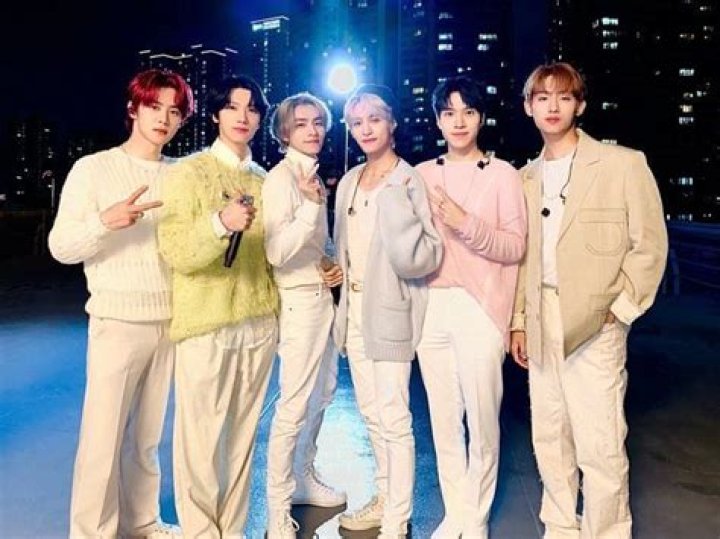 
“Raised the standard” – WayV’s KUN impresses fans by skydiving for the group’s recent album promotion 