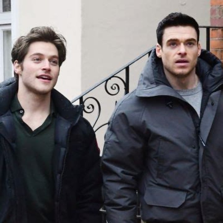 
Richard Madden Is Rumored To Be Dating Froy Guiterrez 