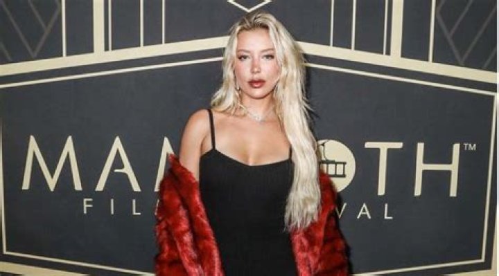 
Rina Blake Height, Weight, Net Worth, Age, Birthday, Wikipedia, Who, Nationality, Biography 