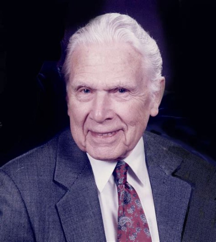 Robert Edmund Burr Height, Weight, Net Worth, Age, Birthday, Wikipedia, Who, Nationality, Biography