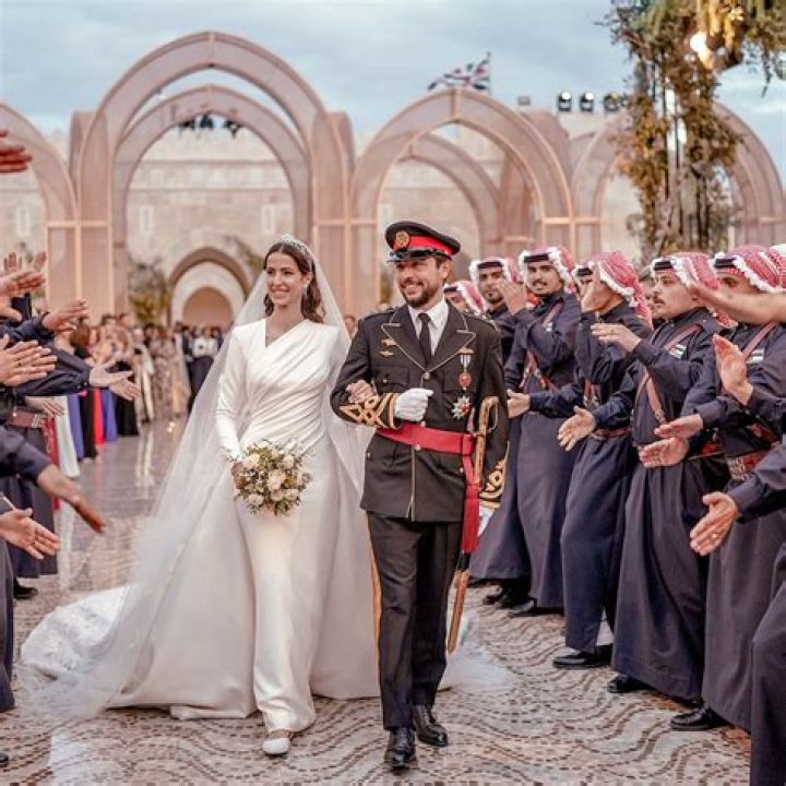 
Sara Bradley Shared The Wedding Picture With Her Husband On Their Second Wedding Anniversary 