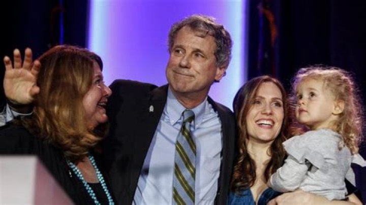 Sherrod Brown Height, Age, Wife, Biography, Wiki, Net Worth