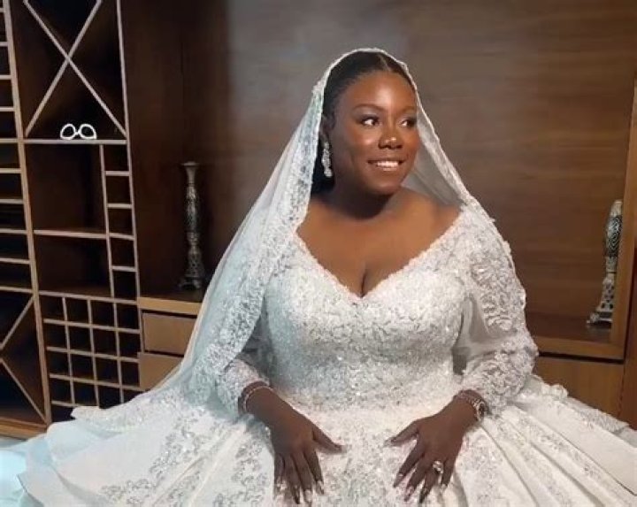
So She Can Be This Beautiful? – Netizens React To Video Of Teni In A Wedding Gown 