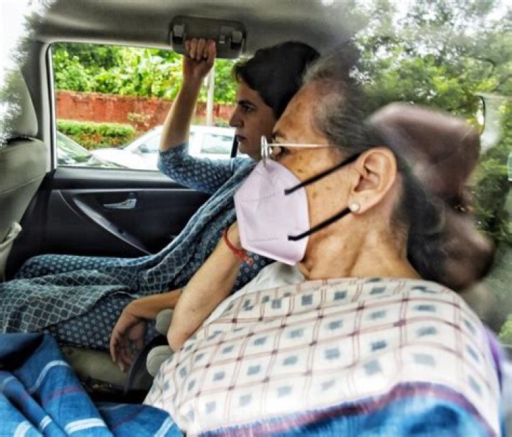 
Sonia holds Himachal CEC amid Raj crisis 