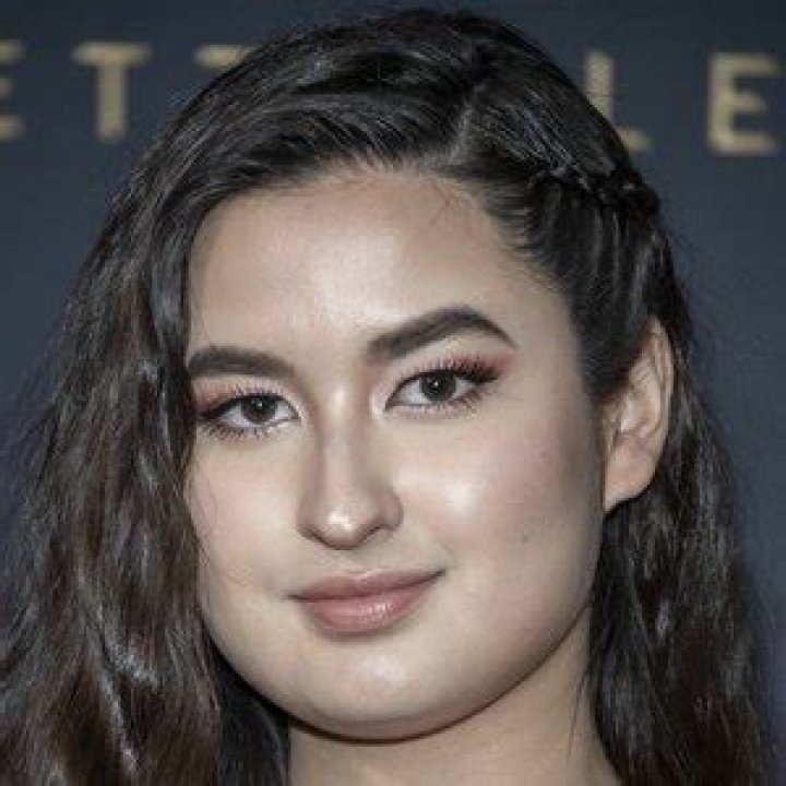 
Stephanie Poetri Height, Weight, Net Worth, Age, Birthday, Wikipedia, Who, Nationality, Biography 