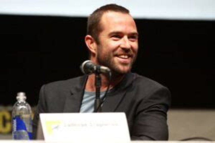 Sullivan Stapleton Height, Weight, Net Worth, Age, Birthday, Wikipedia, Who, Nationality, Biography