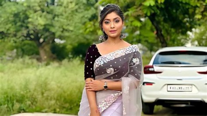 
Sunita Deshpande Height, Weight, Net Worth, Age, Birthday, Wikipedia, Who, Nationality, Biography 