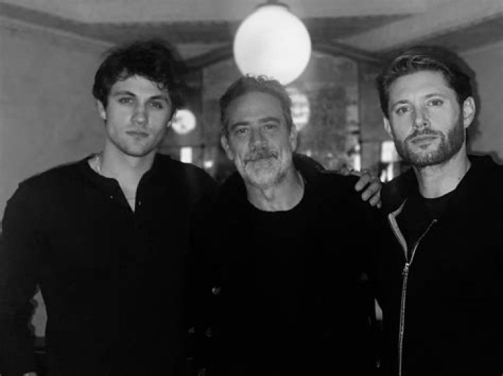
‘Supernatural’ ‘s Jensen Ackles and Jeffrey Dean Morgan Reunite for Dinner with Prequel Series Stars 
