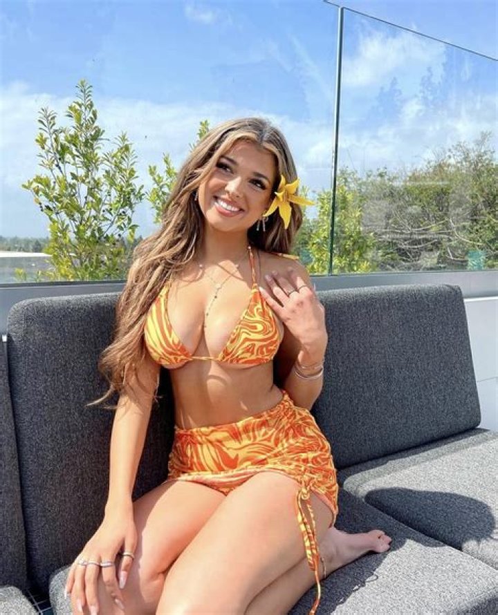 Tess Mon Père Height, Weight, Net Worth, Age, Birthday, Wikipedia, Who, Nationality, Biography