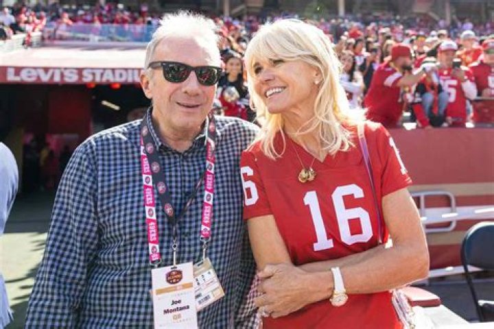 
The Untold Truth About Joe Montana’s Wife Jennifer Montana 