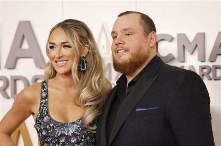 
The Weight Loss Journey Of Country Singer Luke Combs – His Wife Supported Him! 