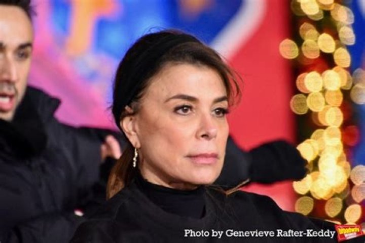 “This looks like a completely different person”: Paula Abdul Instagram Christmas photo leaves fans confused