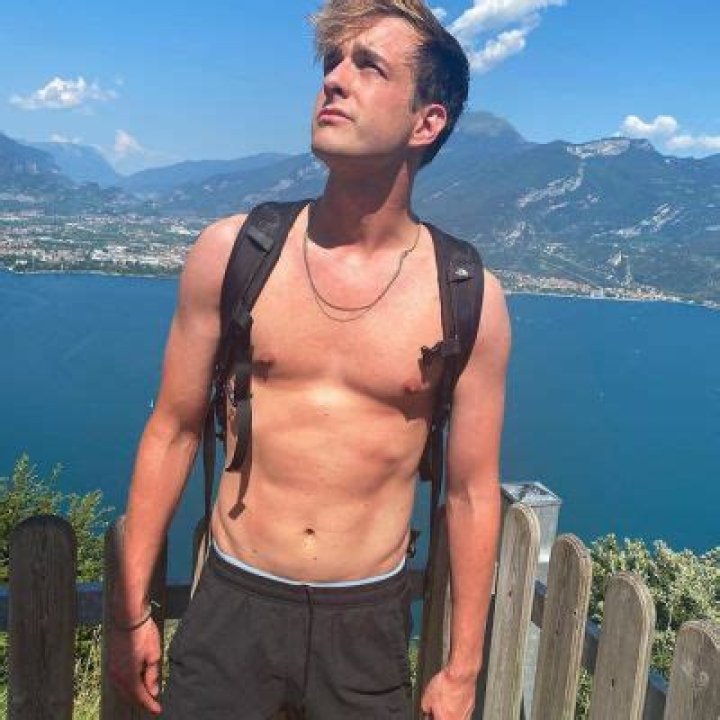 
Thomas Brok Height, Weight, Net Worth, Age, Birthday, Wikipedia, Who, Nationality, Biography 