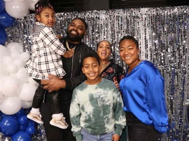 
Tight End Michael Oher Who Shares 4 Children With Tiffany Roy Finally Tied The Knot 