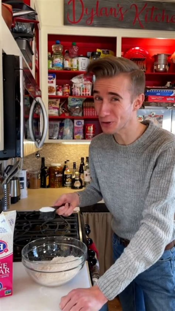 Tiktoker B Dylan Hollis’s Peanut Butter Cookies Recipe Has Gone Viral