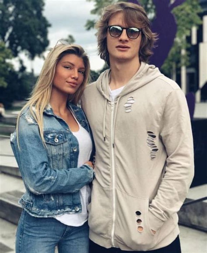 
Tin Jedvaj Height, Weight, Net Worth, Age, Birthday, Wikipedia, Who, Instagram, Biography 