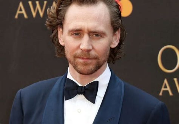 Tom Hiddleston Age, Birthday, Wikipedia, Who, Nationality, Biography