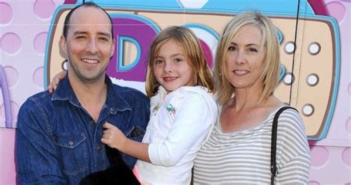 Tony Hale is Married to Wife: Martel Thompson. Kids: Loy Ann.