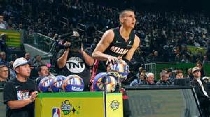 
Trippie Redd Performs A New Song And Hosts A 3-Point Contest 