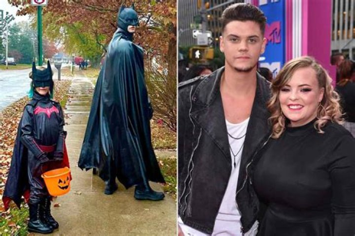 
Tyler Baltierra Wears Matching Batman Costumes with Daughter Novalee on Halloween 