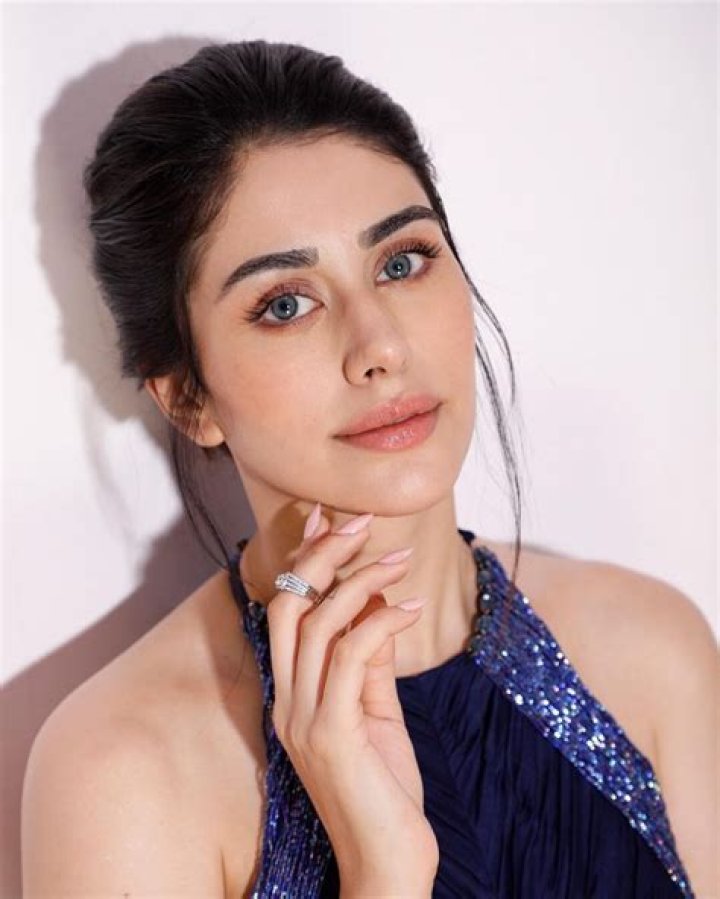 
Warina Hussain Height, Weight, Net Worth, Age, Birthday, Wikipedia, Who, Nationality, Biography 