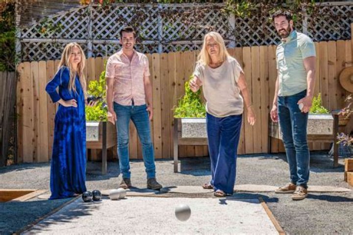 
WATCH: Kate Hudson and Daughter Rani Surprise Her Future Mother-in-Law with a Backyard Makeover 