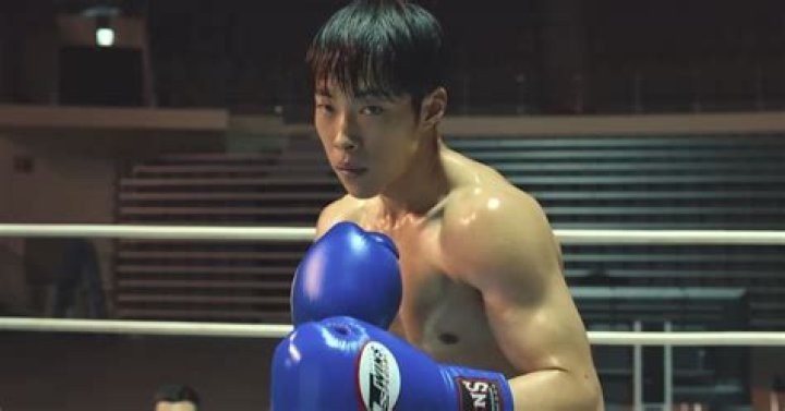 
WATCH: Woo Do-hwan stars as a gritty boxer turned bodyguard in the first look for Bloodhounds 