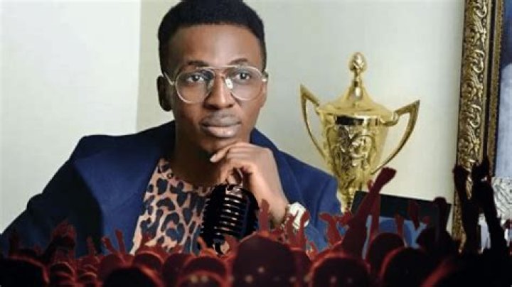 
“We just want someone who isn’t a thief,” Gospel singer Frank Edwards says of the 2023 elections. 