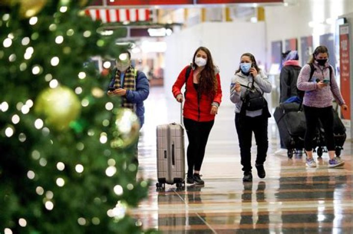 
Wells Fargo Fires Top Exec After He Allegedly Urinated on Elderly Woman During Flight to India 