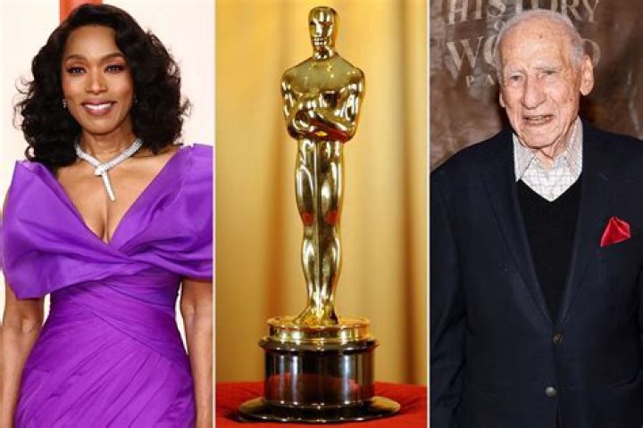 
What is an honorary Oscar and who were awarded with it this year? 