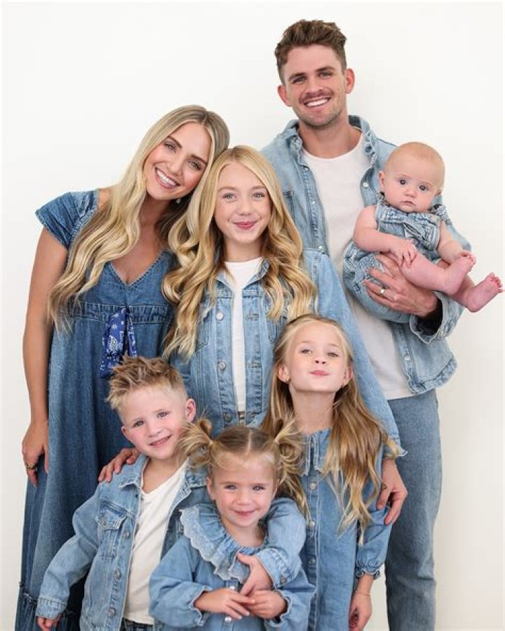 
What Is Wrong With Zealand Labrant? Youtuber Cole Labrant And Savannah LaBrant Son Health Update 