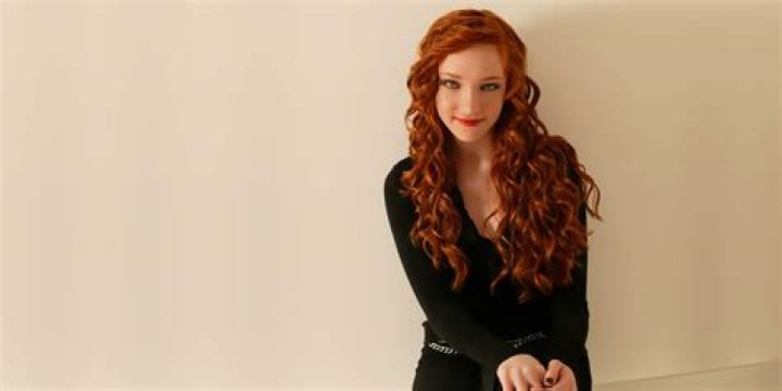 
Where is Scarlett Pomers now? Net Worth, Measurements 