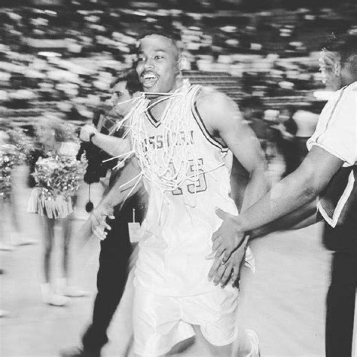 
Who are Devin Bookers Parents? Devin Booker Biography, Parents Name, Nationality and More 