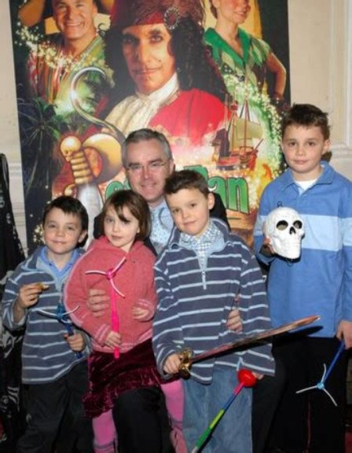 
Who are Huw Edwards’ children, Amos, Dan, Sammy, Rebecca, Hannah? 