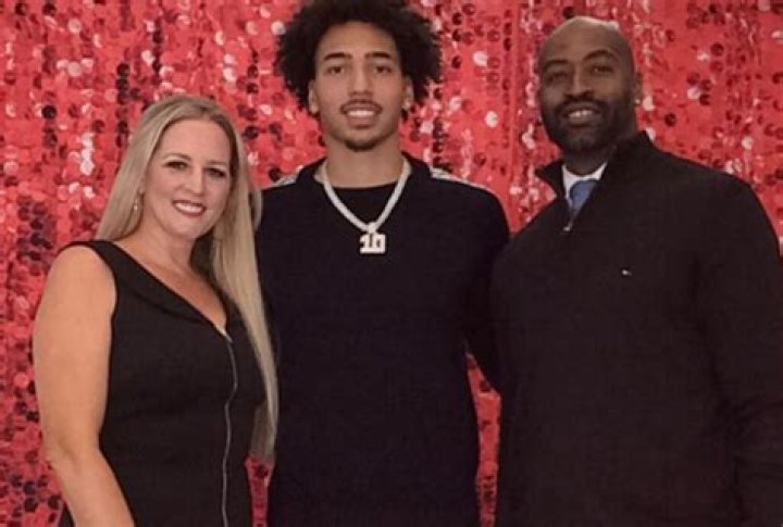 
Who Are Jalen Wilson Parents Lisa and Derale Wilson? Kansas Basketball Player’s Family 