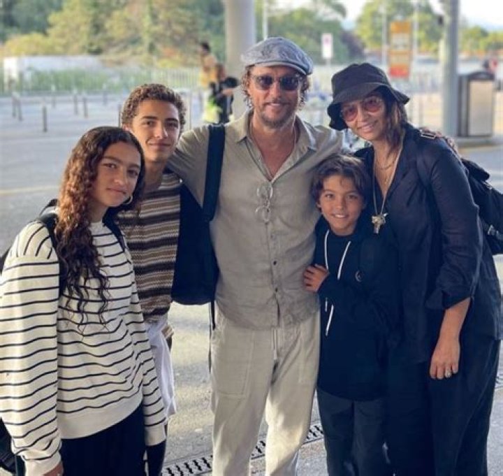 
Who Are Kenneth Walker III Parents? Meet His Father, Mother And Siblings On His Instagram 