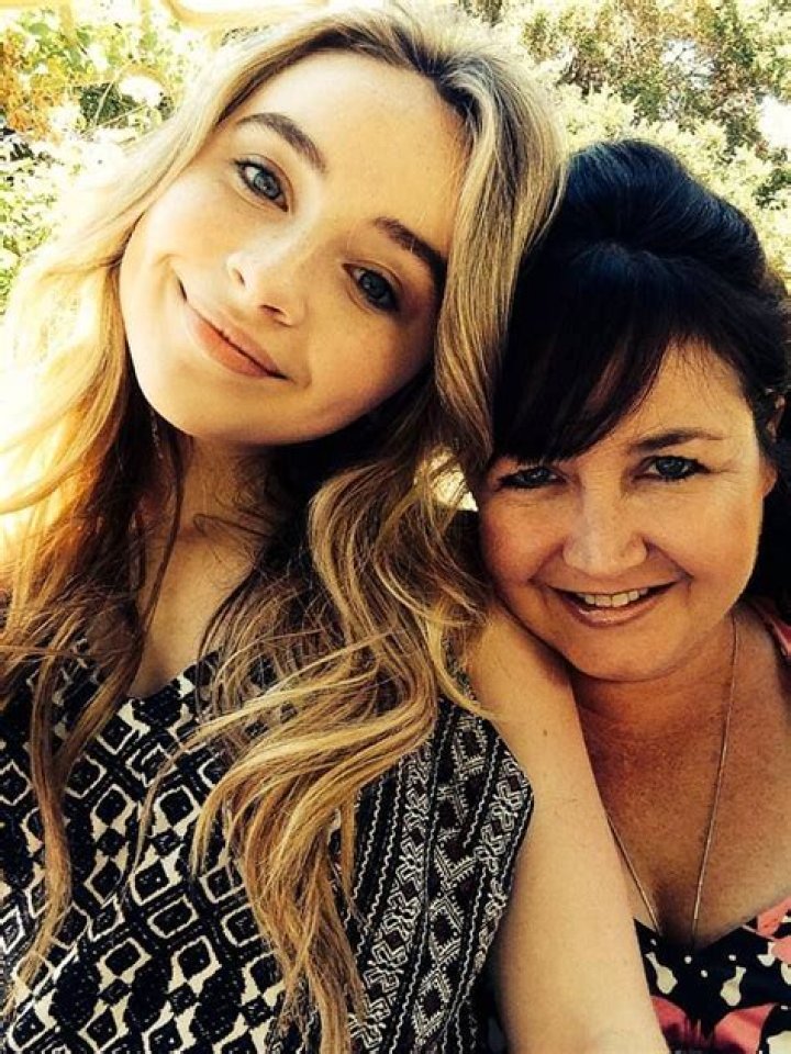 
Who are Sabrina Carpenter Parents? Sabrina Carpenter Biography, Parents Name and More 