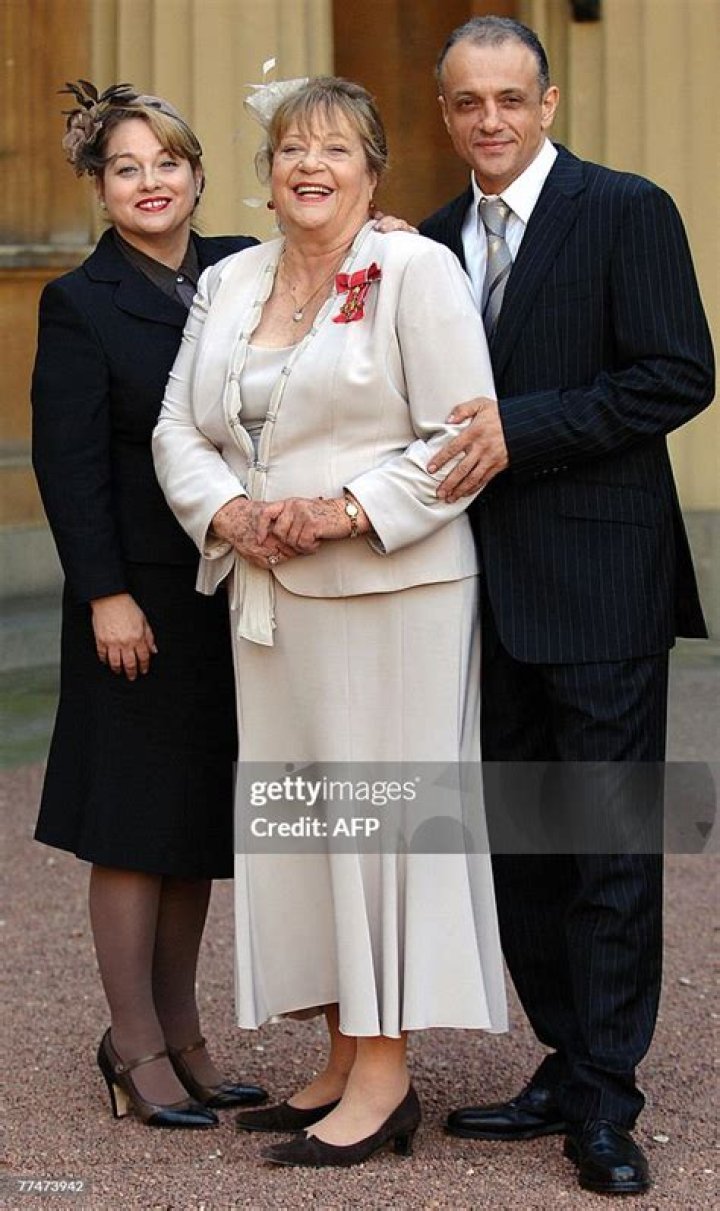 
Who Is Beatie Edney Husband And Is She Married? Everything About The Family Of Popular English Actress 