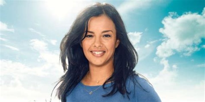 
Who is biologist Liz Bonnin? Is she married? Her Wiki: Husband, Parents, Net Worth, Relationships, Family 