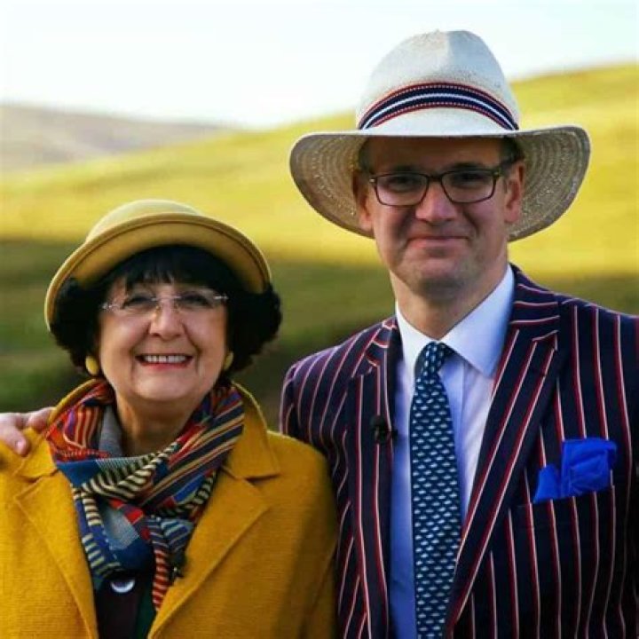 
Who Is Charles Hanson, Anita Manning Husband? 