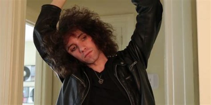 Who is Dan Avidan’s Girlfriend? His Wiki, Net Worth, Age, Birthday, Sister, Dad, Affair, Dating, Gif, Fanart