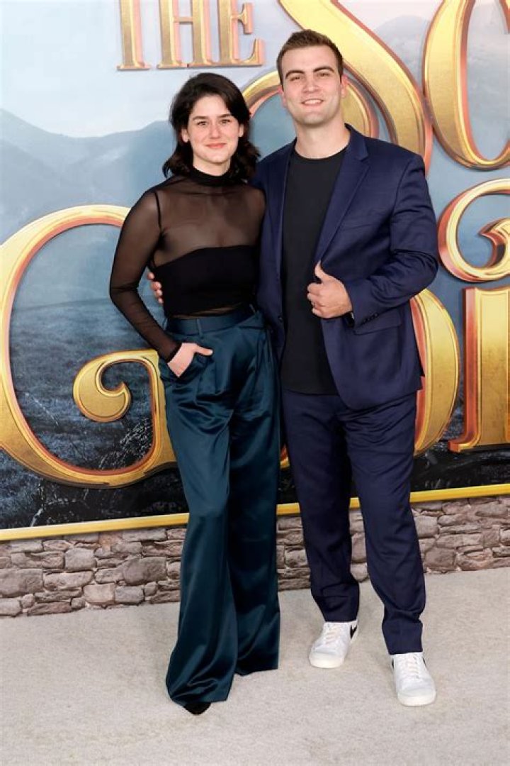 
Who Is Elyse Myers Husband Jonas Myers? Age Difference – Married Life Explored 