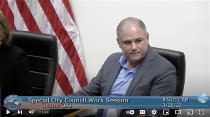 
Who is Frank Hibbard? Clearwater mayor applauded after abruptly resigning during city council meeting 